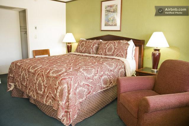 Holiday Motel - Fresno Zewnętrze zdjęcie