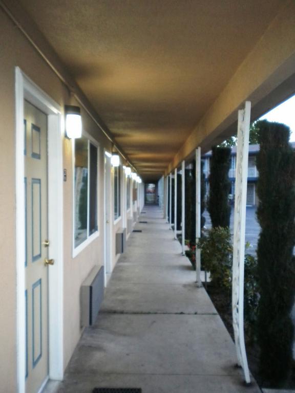 Holiday Motel - Fresno Zewnętrze zdjęcie